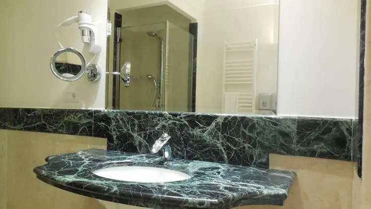 Superior Büyük Yataklı Tek Kişilik Oda