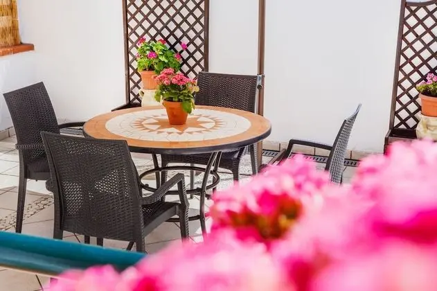 Deluxe Tek Büyük Yataklı Oda, 1 Çift Kişilik Yatak, Teras, Zemin Kat