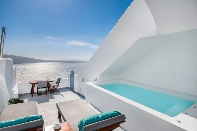 Junior Suite with outdoor heated plunge pool with jets (2 pax)