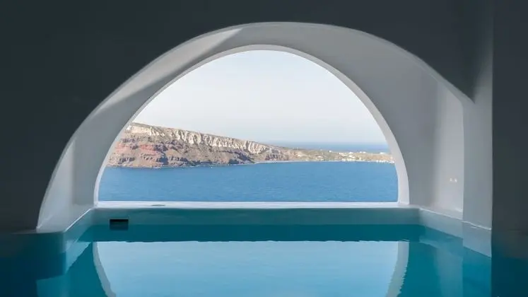 Premium Suite with cave heated plunge pool with jets