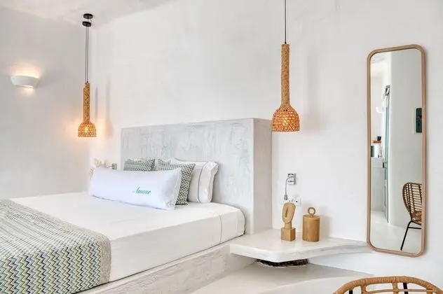 Premium Suite with cave heated plunge pool with jets