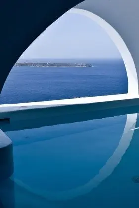 Premium Suite with cave heated plunge pool with jets