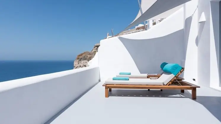 Premium Suite with cave heated plunge pool with jets
