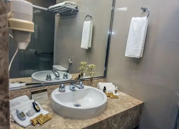 Quarto casal superior, vista para a piscina