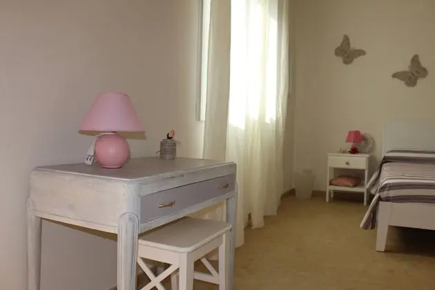 Üç Kişilik Oda, Birden Çok Yatak, Sigara İçilmez, Bahçe Manzaralı