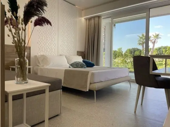 Comfort Üç Kişilik Oda, Havuz Manzaralı