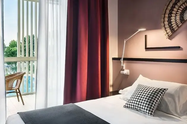 Superior Tek Büyük veya İki Ayrı Yataklı Oda (Villa Regina)