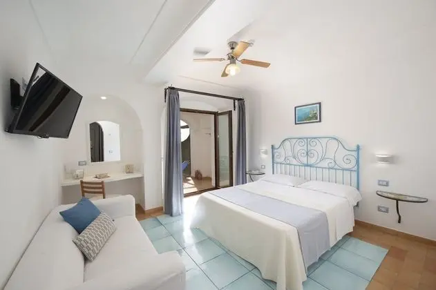 Deluxe Tek Büyük Yataklı Oda, Veranda, Deniz Manzaralı