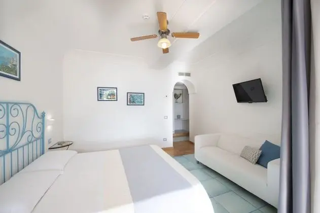 Deluxe Tek Büyük Yataklı Oda, Veranda, Deniz Manzaralı