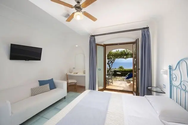 Deluxe Tek Büyük Yataklı Oda, Veranda, Deniz Manzaralı