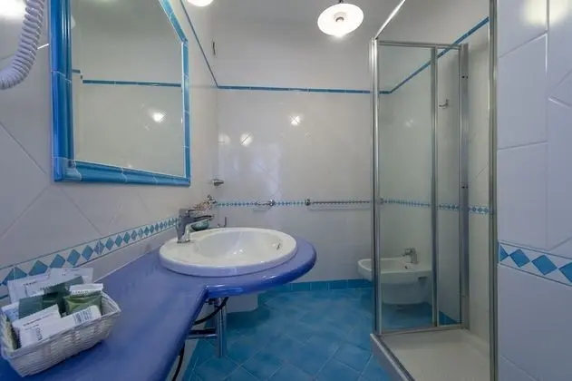 Deluxe Tek Büyük Yataklı Oda, Veranda, Deniz Manzaralı