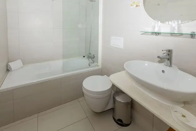 Tek Büyük Yataklı Oda, Balkon, Deniz Manzaralı