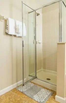 Ev (Trafalgar Resort community pool and G)