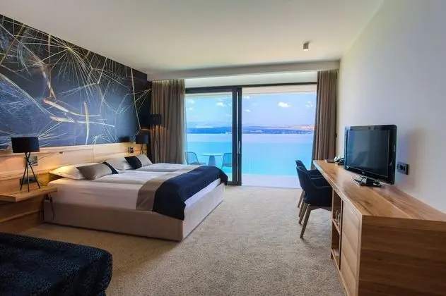 Deluxe double room with balcony and sea view (A2+1)