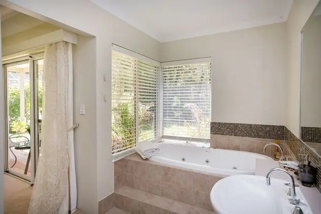 Luxury Oda, 1 En Büyük (King) Boy Yatak, Bahçe Manzaralı (Cowaramup)