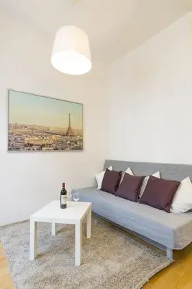 CHEERFUL APARTMENT next to Naschmarkt and Centre