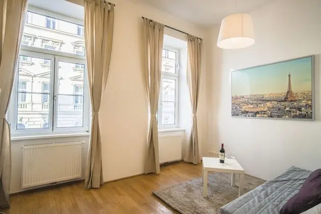 CHEERFUL APARTMENT next to Naschmarkt and Centre