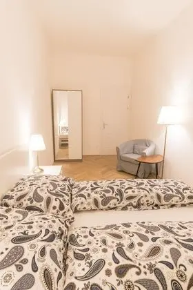 COSY FLAT/w. terrace near Naschmarkt and Centre