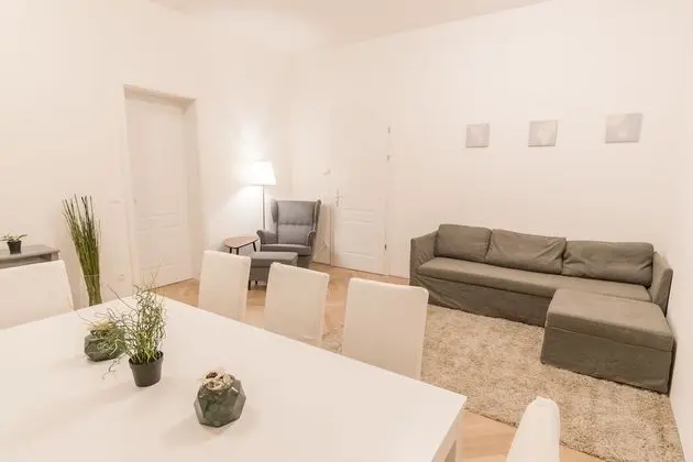 COSY FLAT/w. terrace near Naschmarkt and Centre