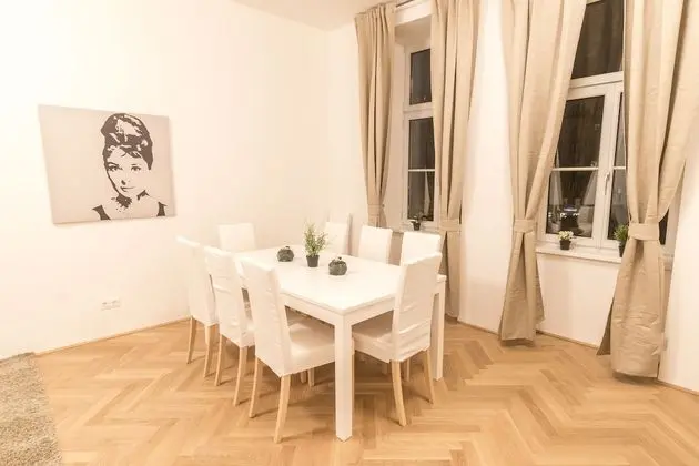 COSY FLAT/w. terrace near Naschmarkt and Centre