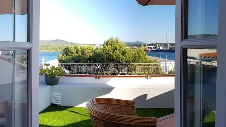 Süit, Teras, Nehir Manzaralı