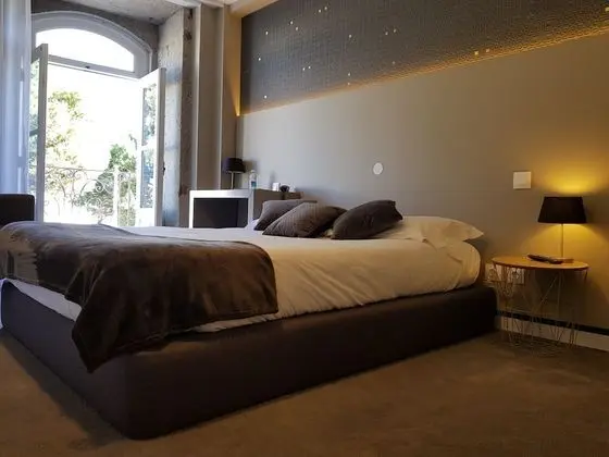 Süit, Teras, Nehir Manzaralı