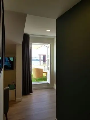 Süit, Teras, Nehir Manzaralı