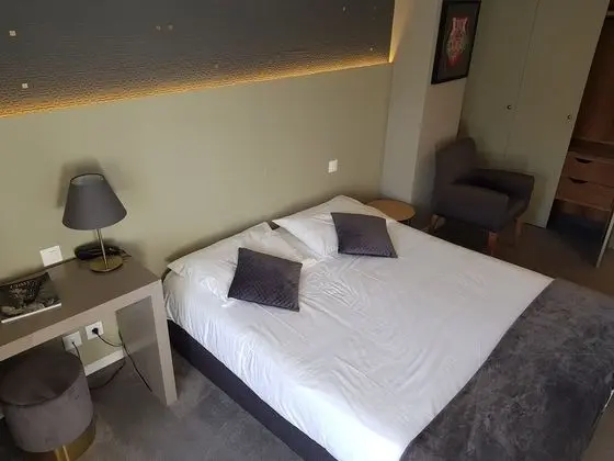 Süit, Teras, Nehir Manzaralı