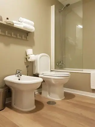 Süit, Teras, Nehir Manzaralı