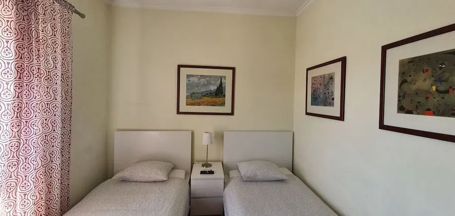 Tek Büyük veya İki Ayrı Yataklı Oda