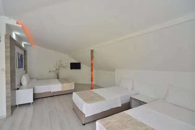 Aile Odası, Bahçe Manzaralı, Balkonlu
