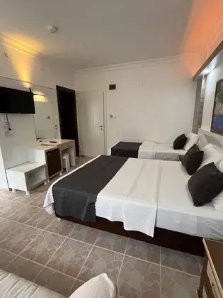 Triple, Bahçe Manzaralı, Balkonlu
