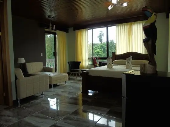 Luxury Tek Büyük Yataklı Oda, 1 Yatak Odası, Engellilere Uygun, Kısmi Deniz Manzarası