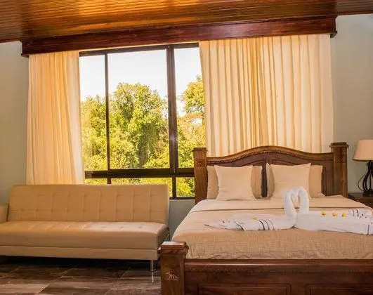 Luxury Tek Büyük Yataklı Oda, 1 Yatak Odası, Engellilere Uygun, Kısmi Deniz Manzarası