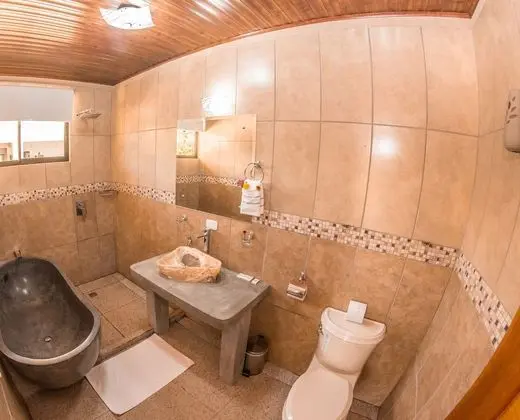 Luxury Tek Büyük Yataklı Oda, 1 Yatak Odası, Engellilere Uygun, Kısmi Deniz Manzarası