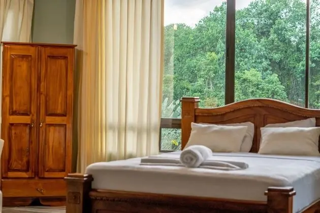 Luxury Tek Büyük Yataklı Oda, 1 Yatak Odası, Engellilere Uygun, Kısmi Deniz Manzarası