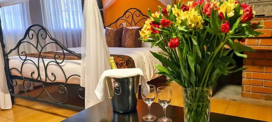 Honeymoon Tek Büyük Yataklı Oda, Şömine, Bahçe Manzaralı