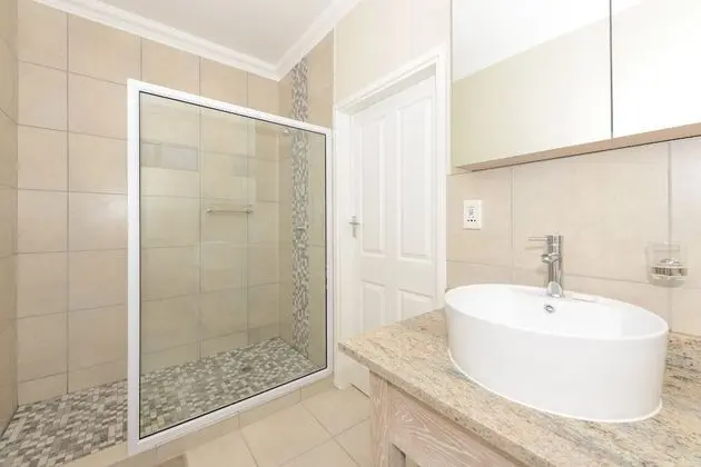 Three Bedroom Luxury Apartment with Spa