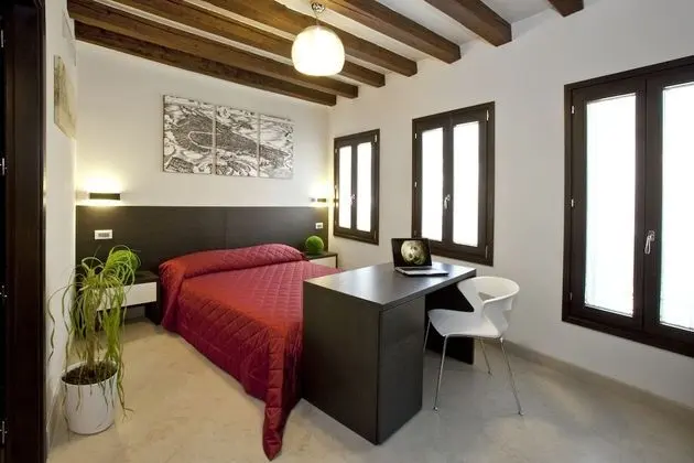 Classic Tek Büyük Yataklı Oda