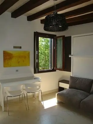 Tek Büyük Yataklı Oda, Küçük Mutfak