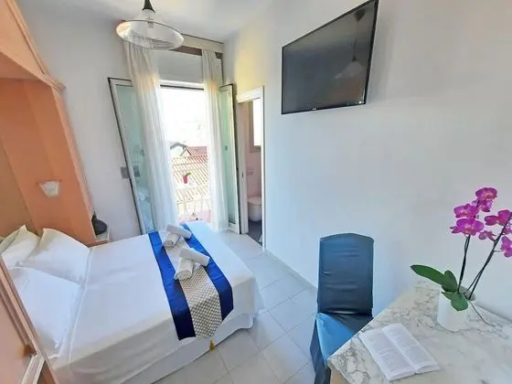 Tek Büyük Yataklı Oda, Kısmi Deniz Manzaralı