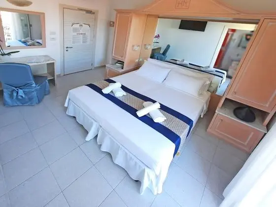 Tek Büyük Yataklı Oda, Kısmi Deniz Manzaralı