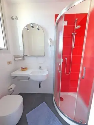 Tek Büyük Yataklı Oda, Kısmi Deniz Manzaralı