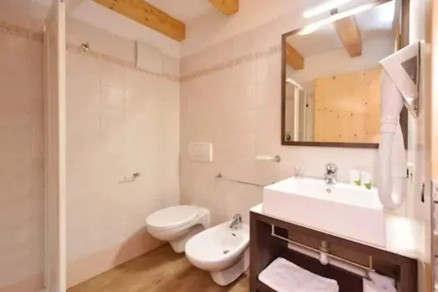 Superior Üç Kişilik Oda, Balkon, Dağ Manzaralı