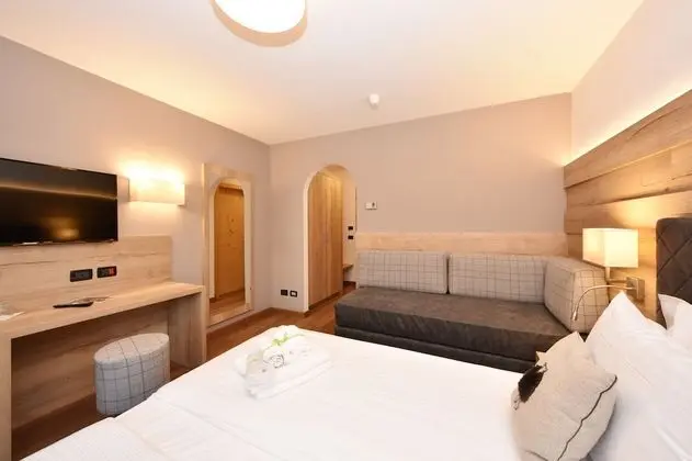 Superior Üç Kişilik Oda, Balkon, Dağ Manzaralı