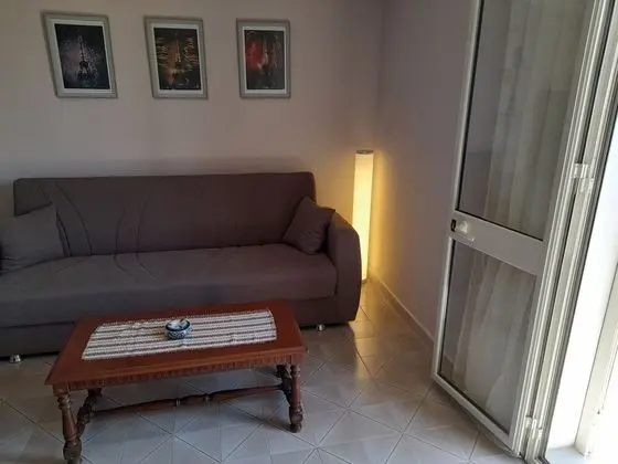 Apart Daire, 1 Büyük (Queen) Boy Yatak ve Çekyat