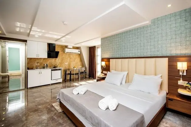 Studio Apartment with Terrace