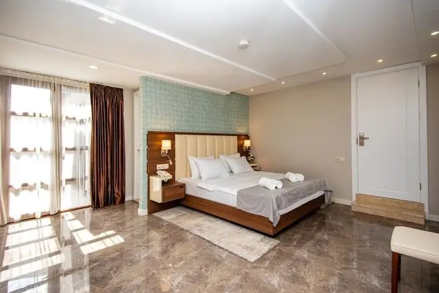Studio Apartment with Terrace