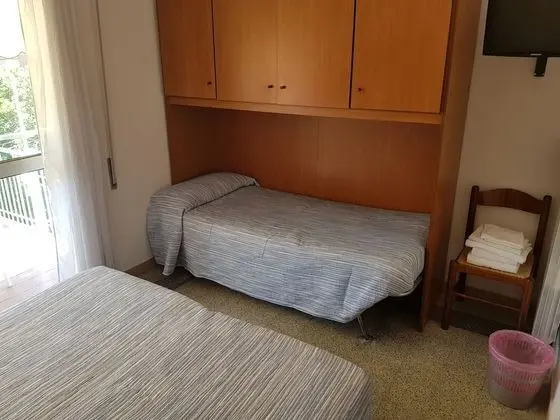 Üç Kişilik Oda, Birden Çok Yatak, Balkon