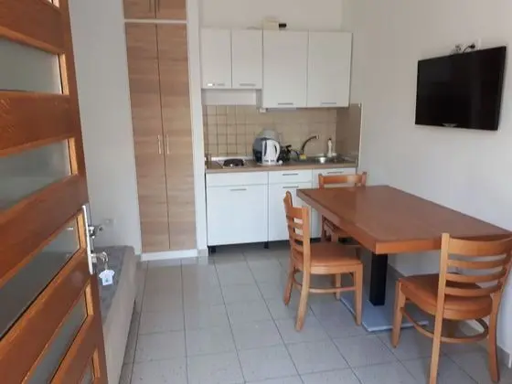 Apart Daire (Mari - close to the sea & parking - A)